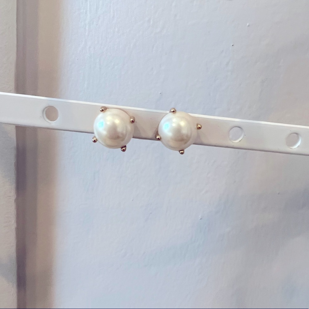 Pear stud earrings